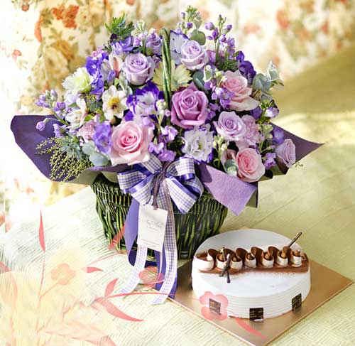 Birthday Bouquet: Ample Treat (with cake)