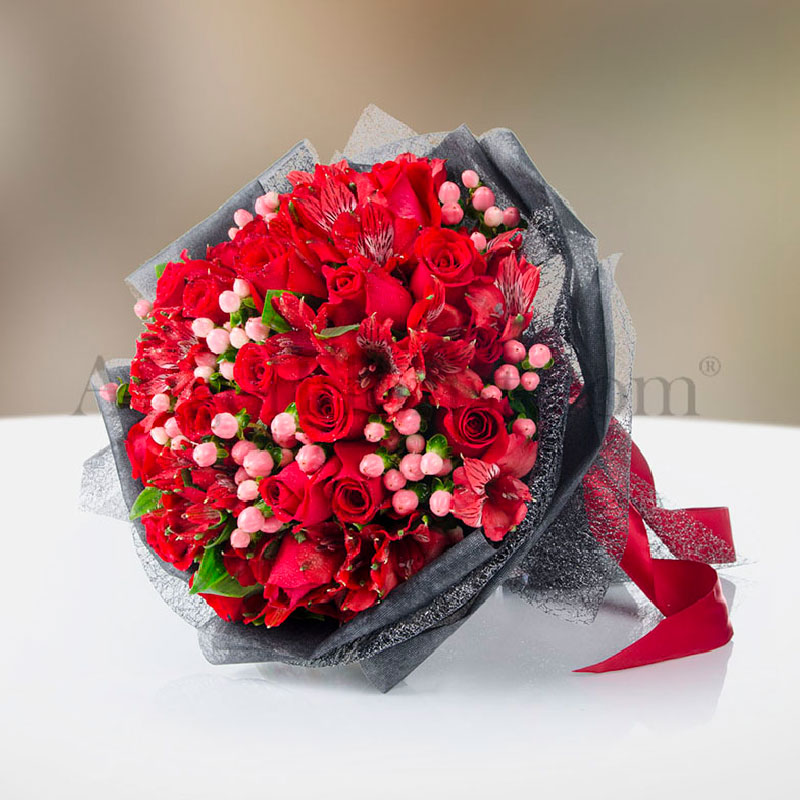 Hand Bouquet: Grandiose Red