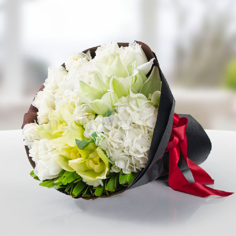 Hand Bouquet: Purest Intentions