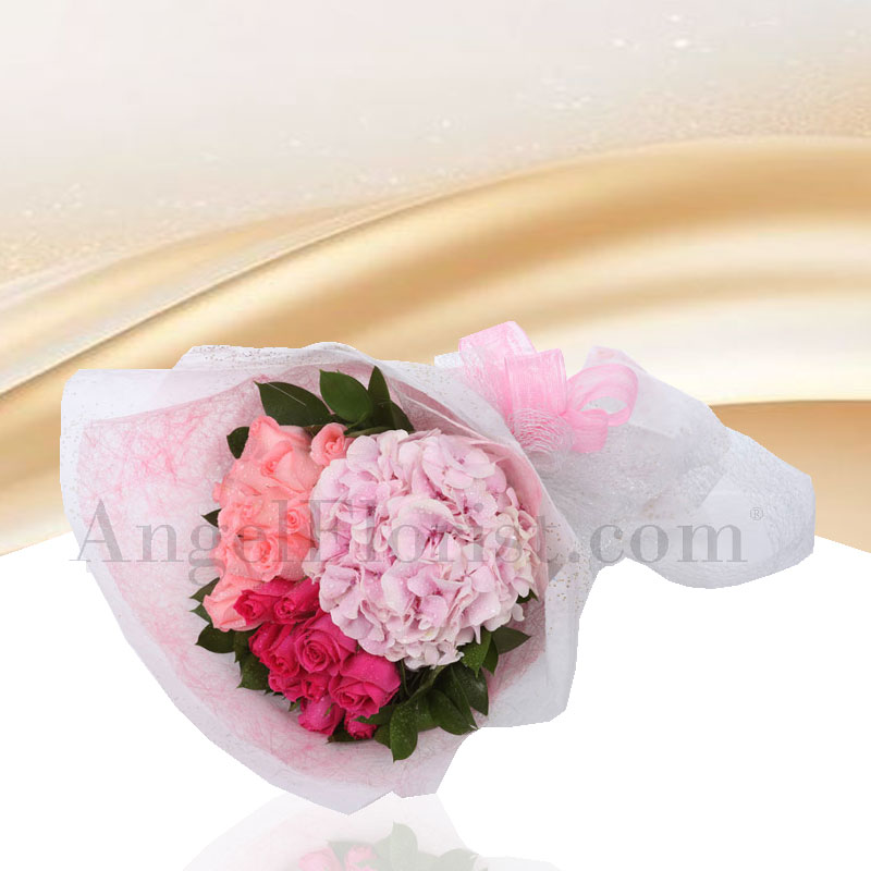 Hand Bouquet: Triple Expressions