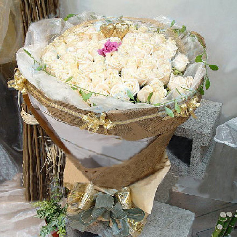 Hand Bouquet: Glorious Beauty