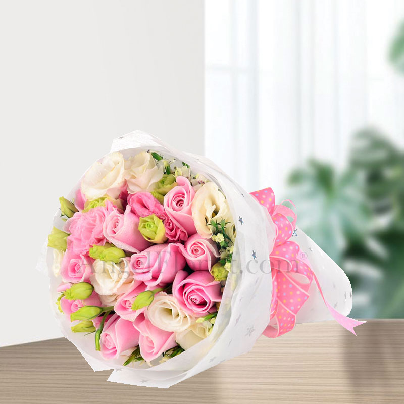 Hand Bouquet: Sweetest Moments