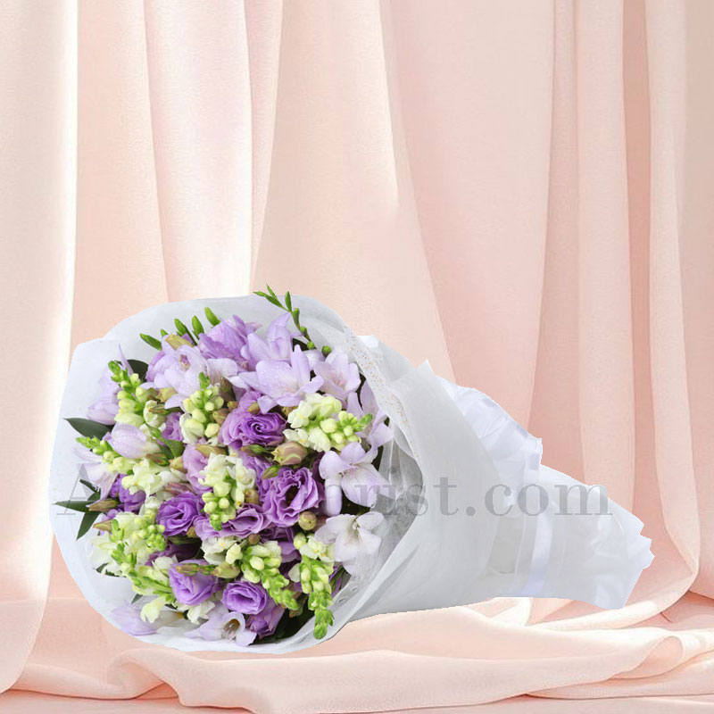 Flower Hand Bouquet: Shades of Love