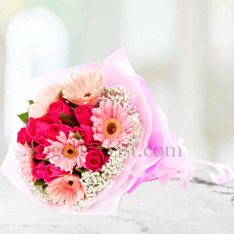 Flower Hand Bouquet: Sweet Charms