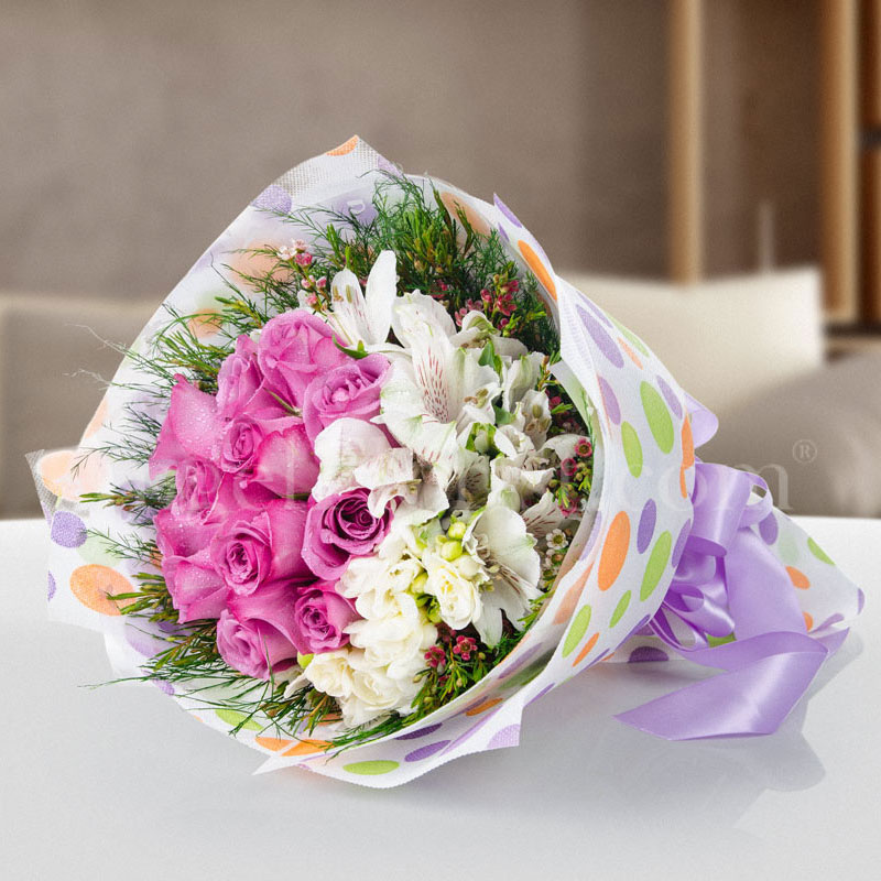 Hand Bouquet: Lovely Moments