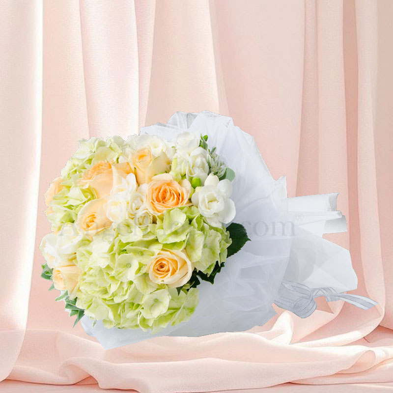 Hand Bouquet: Your Special Moment