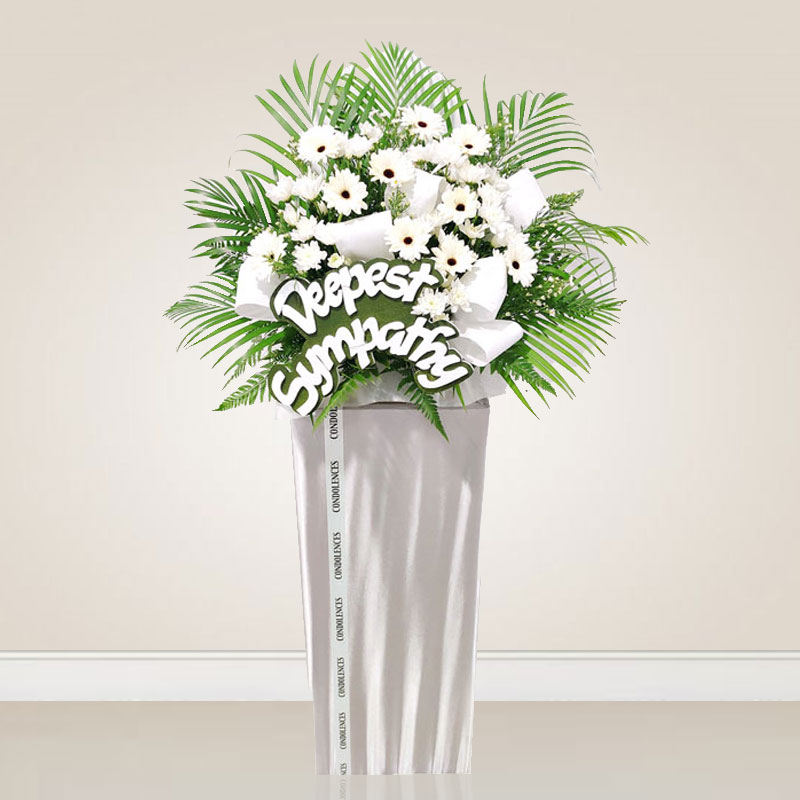 Condolence Wreath: Sincere Sympathy