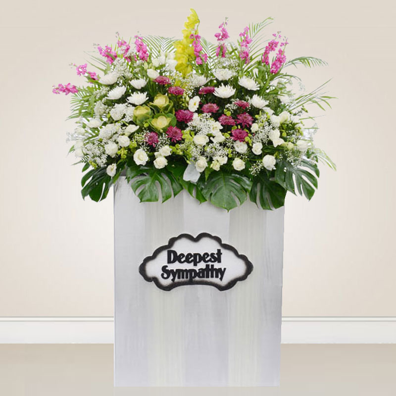 Condolence Wreath: Heartfelt Sympathy