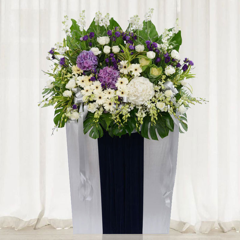 Condolence Wreath: Sincere Respect