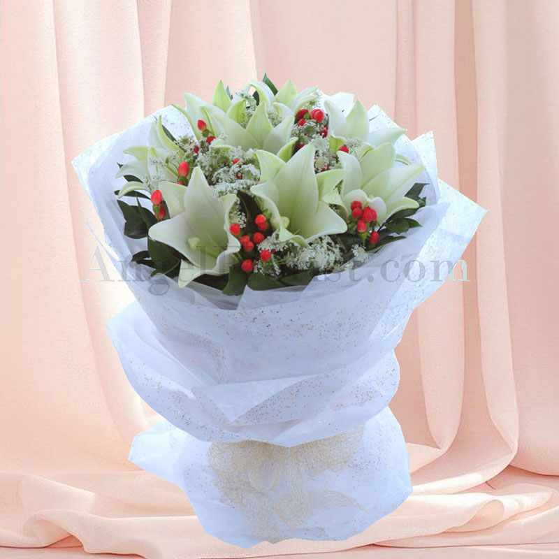 Hand Bouquet: Fairytale Blooms