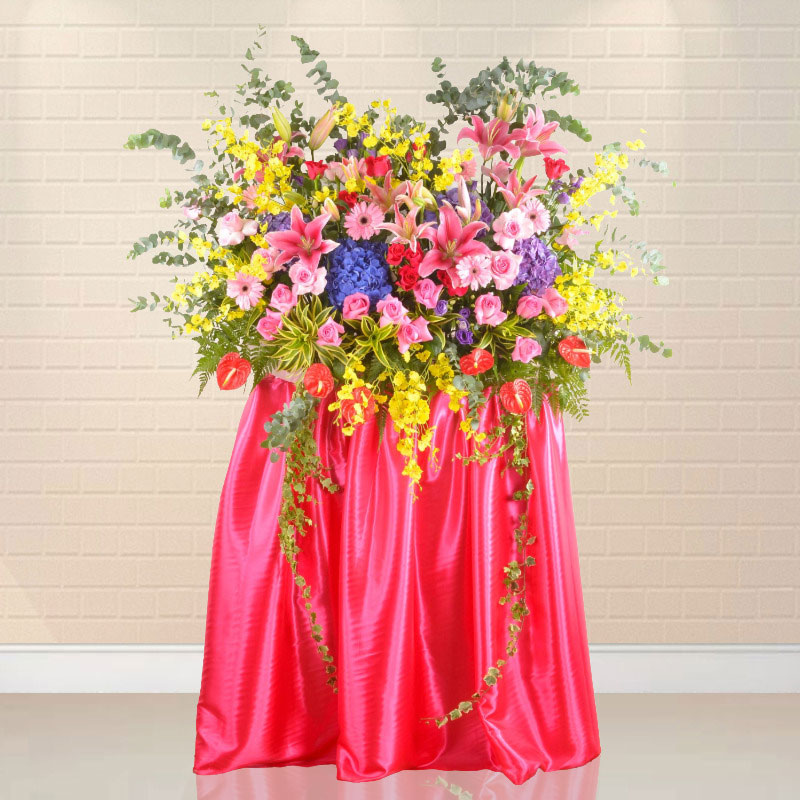 Opening Stand: Rosy Success