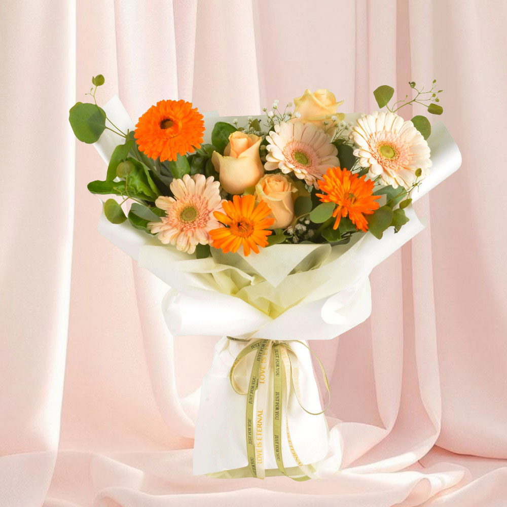 Hand Bouquet: Misty Florals