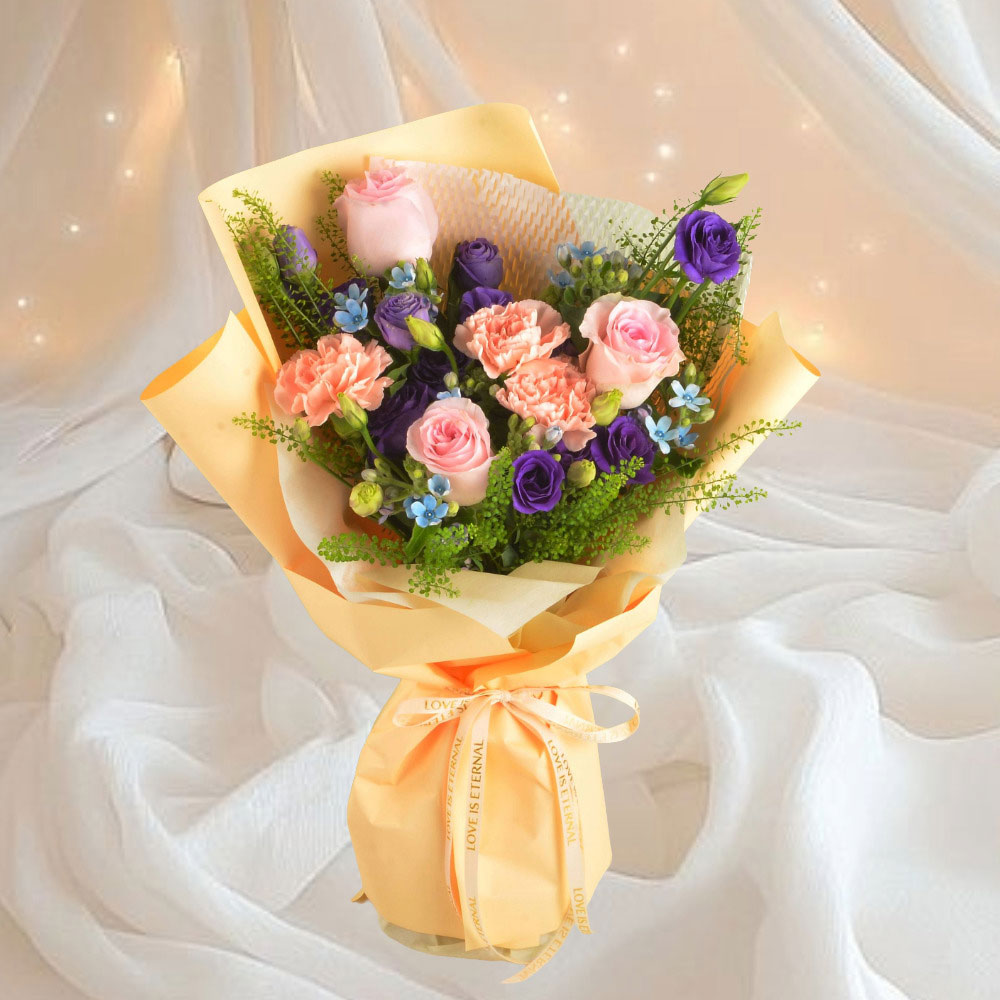 Hand Bouquet: Petite Fleur