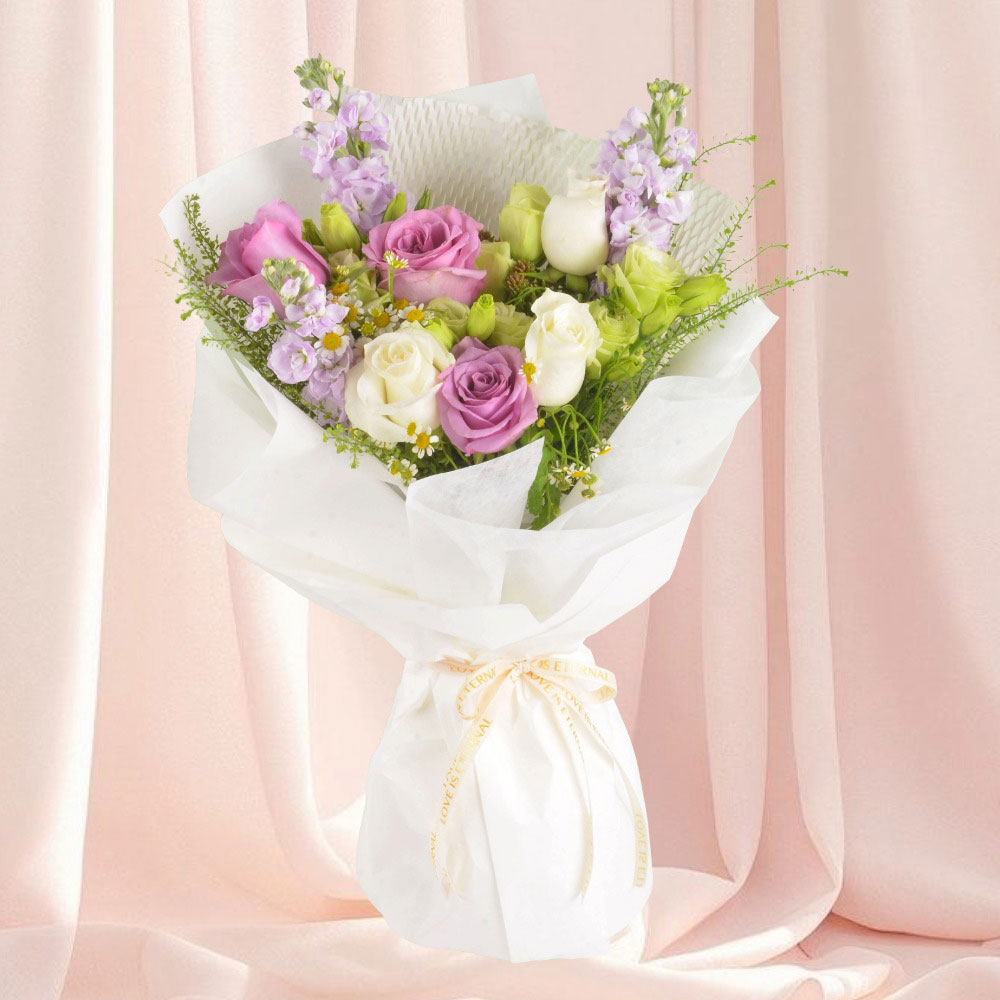 Hand Bouquet: Petite Joy