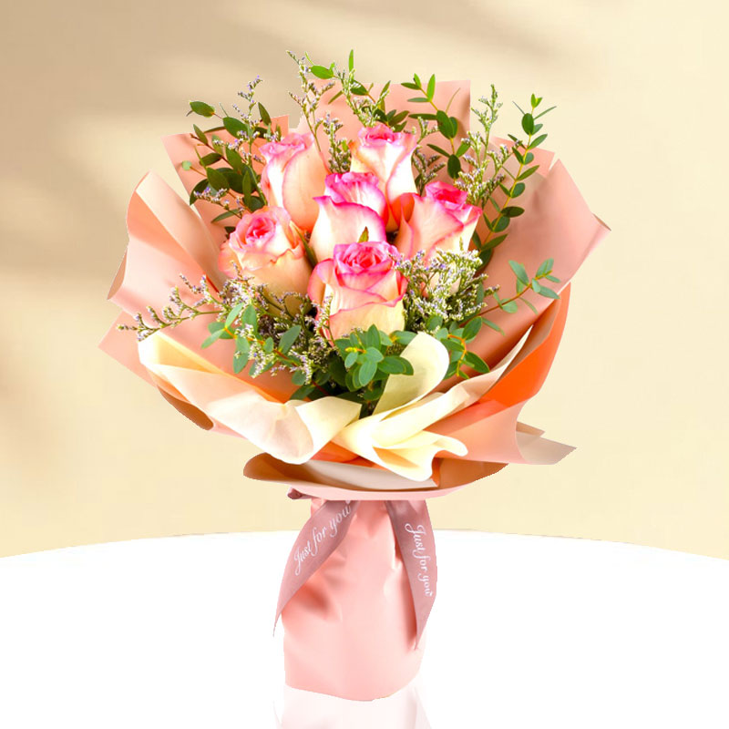 Hand Bouquet:Pretty in Pink